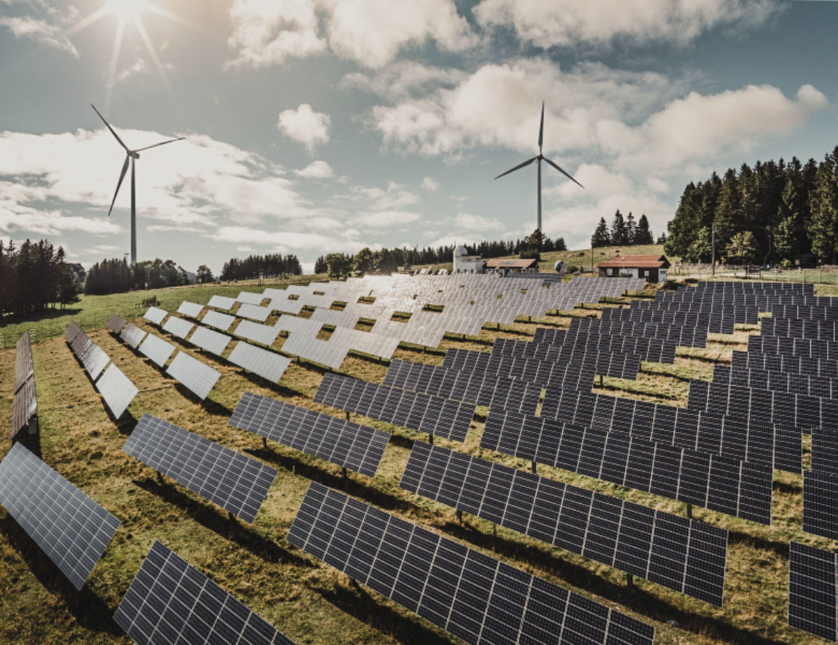 Solar Produktion und Windkraft auf dem Mont Soleil